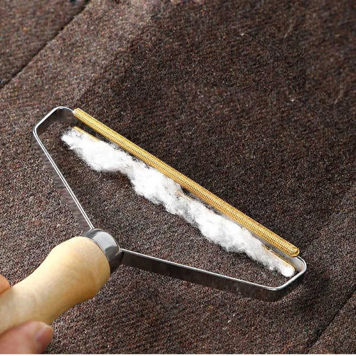 Brosse anti-poils en bois pour textiles