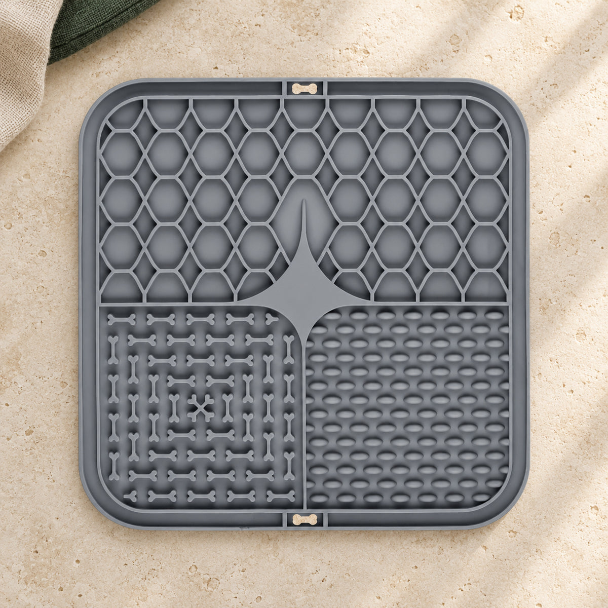 Tapis de léchage gris, vue de dessus des trois zones de relief